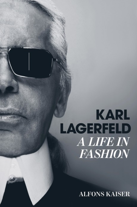 Cover image for Karl Lagerfeld A Life in Fashion